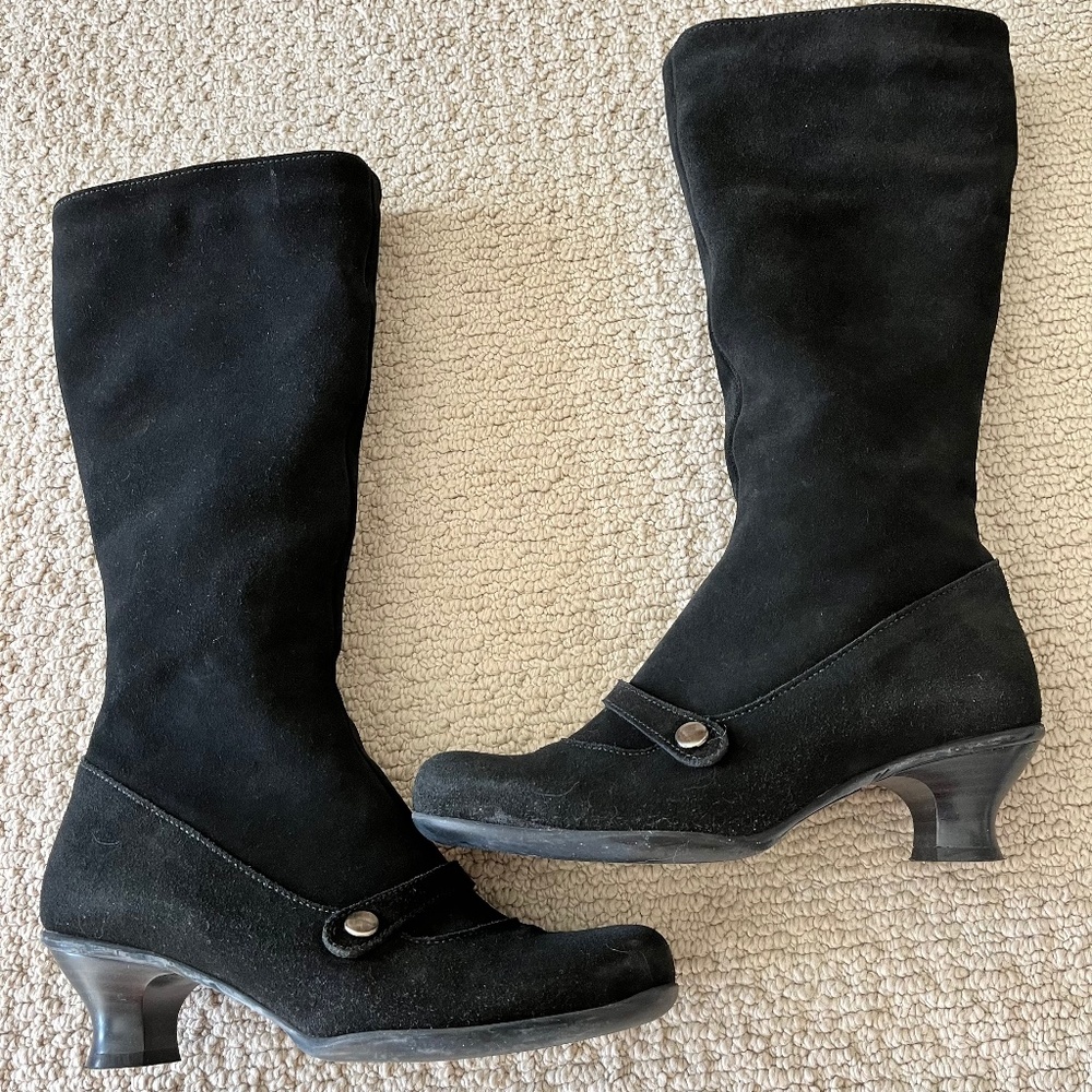 La Canadienne Suede Boots.  Size 7. Black.